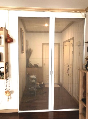 天珩將紗門窗創意應用在涼亭和公寓上。(1)